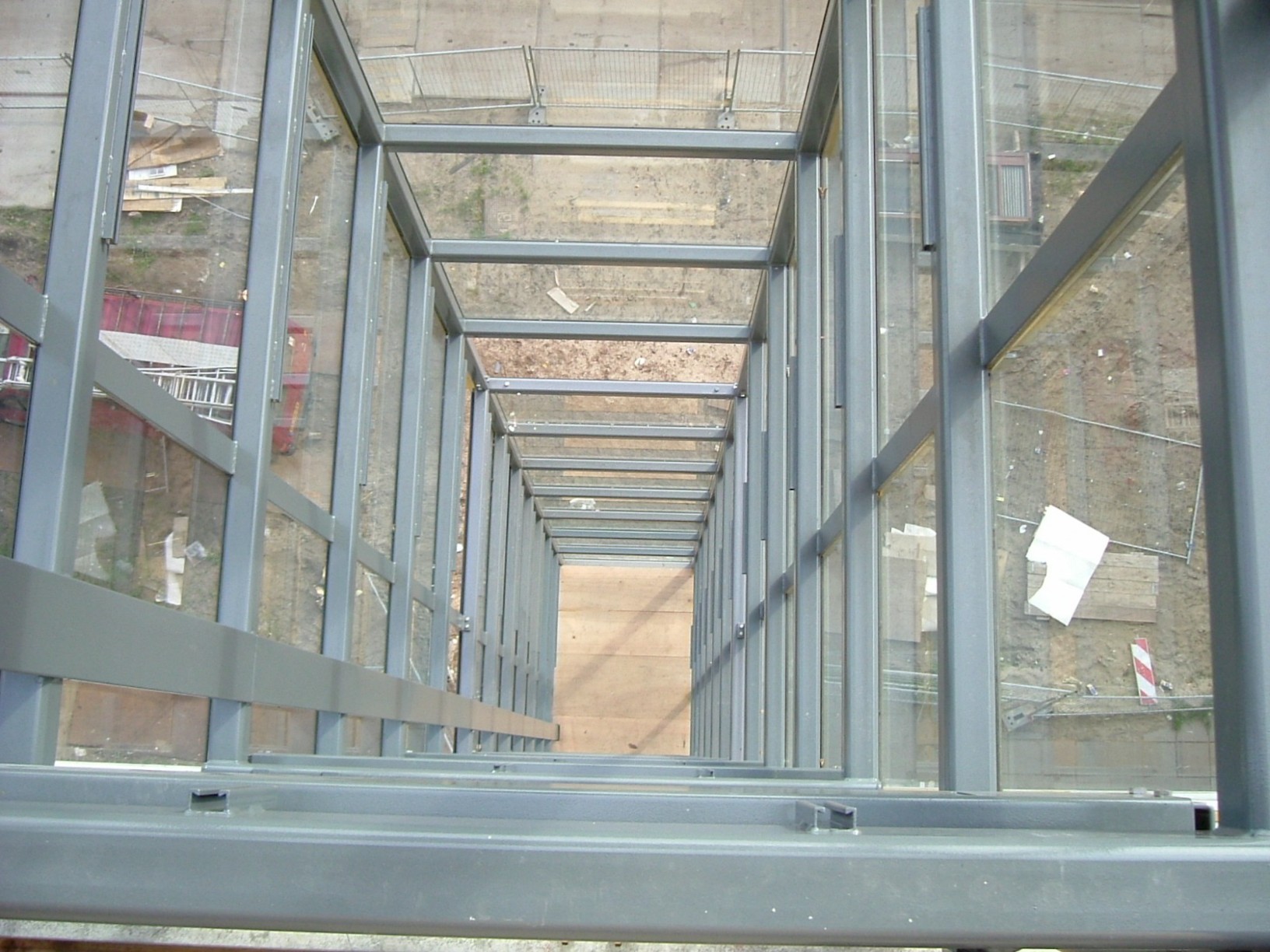 AfbeeldingVoorbeelden stalen liftschachten