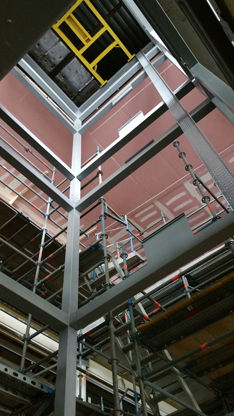 AfbeeldingVoorbeelden stalen liftschachten