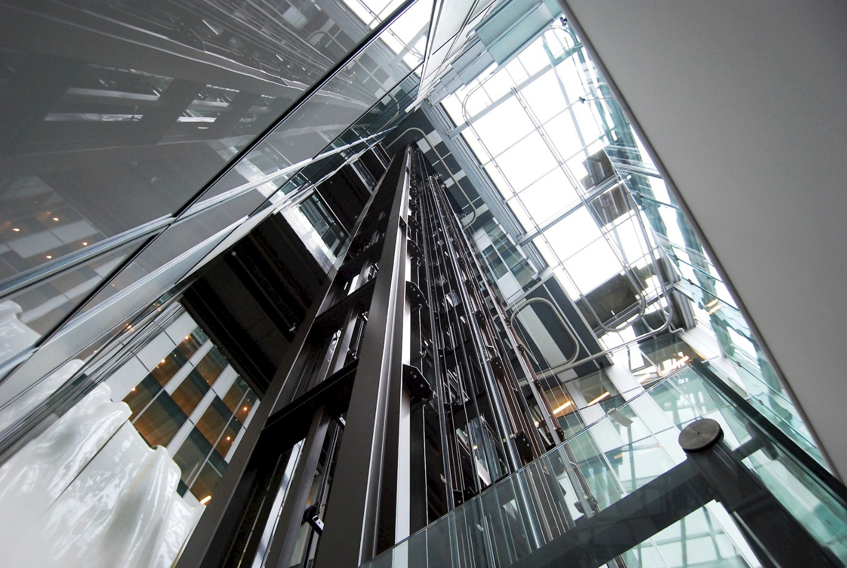 AfbeeldingVoorbeelden stalen liftschachten