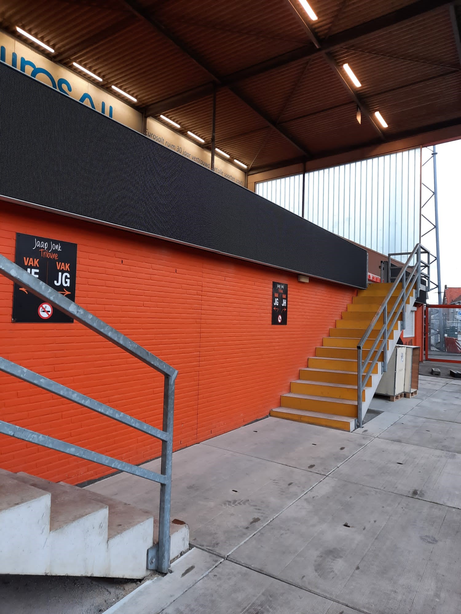 AfbeeldingOphangconstructie Ledboarding FC Volendam Stadion